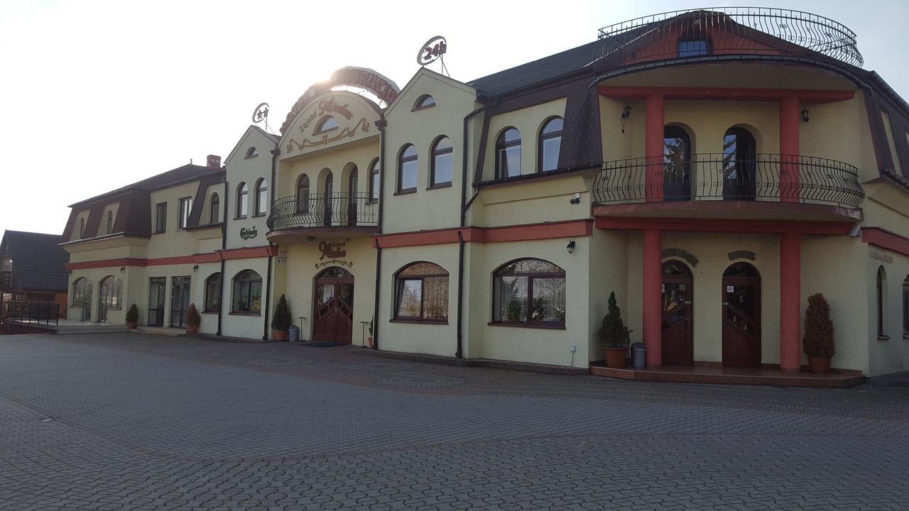 Zajazd Miechus Miechów Zewnętrze zdjęcie